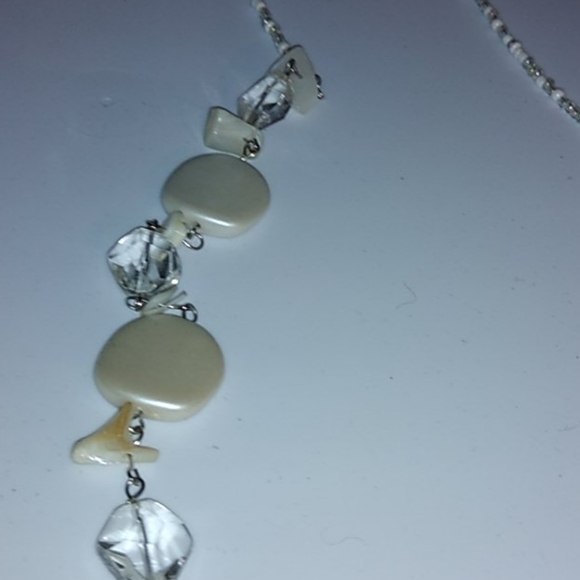 White stone necklace - Picture 3 of 3
